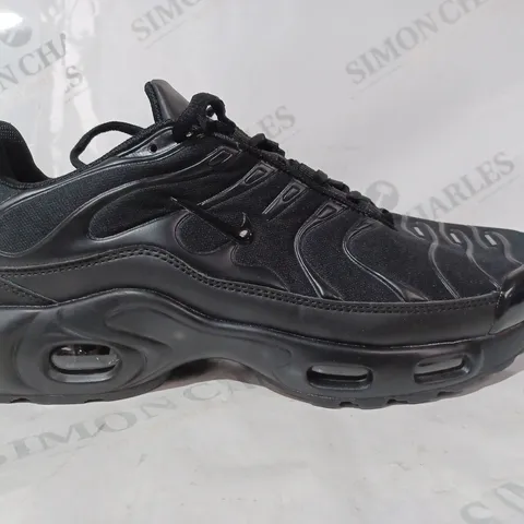 PAIR OF NIKE TN AIR SHOES IN BLACK UK SIZE 10