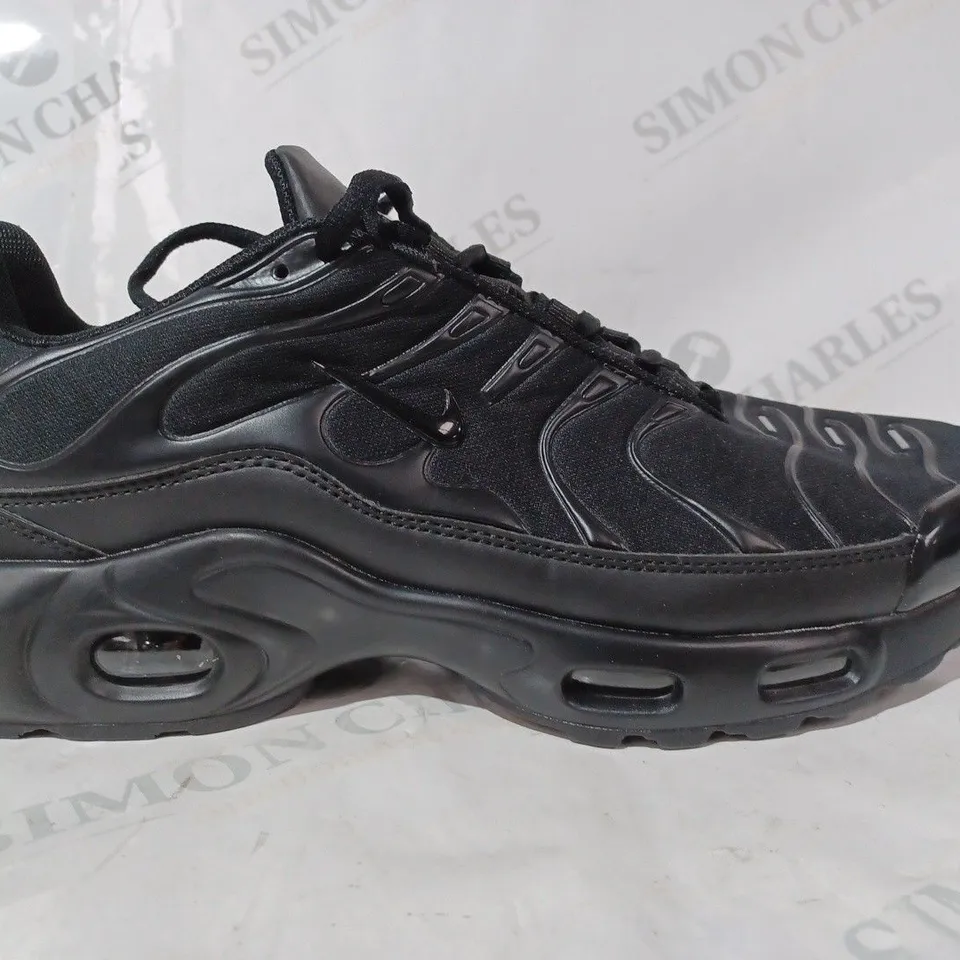 PAIR OF NIKE TN AIR SHOES IN BLACK UK SIZE 10