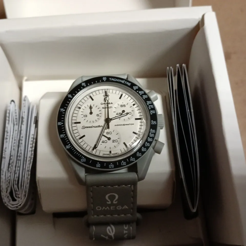 BOXED OMEGA  1965 SPEEDMASTER MISSION TO THE MOON WATCH
