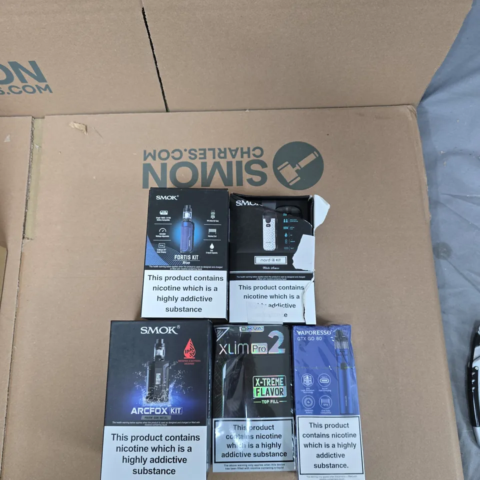 BOX OF APPROXIMATELY 30 ASSORTED E-CIGARETTES AND ACCOMPANIMENTS TO INCLUDE: SMOK ARCFOX KIT 