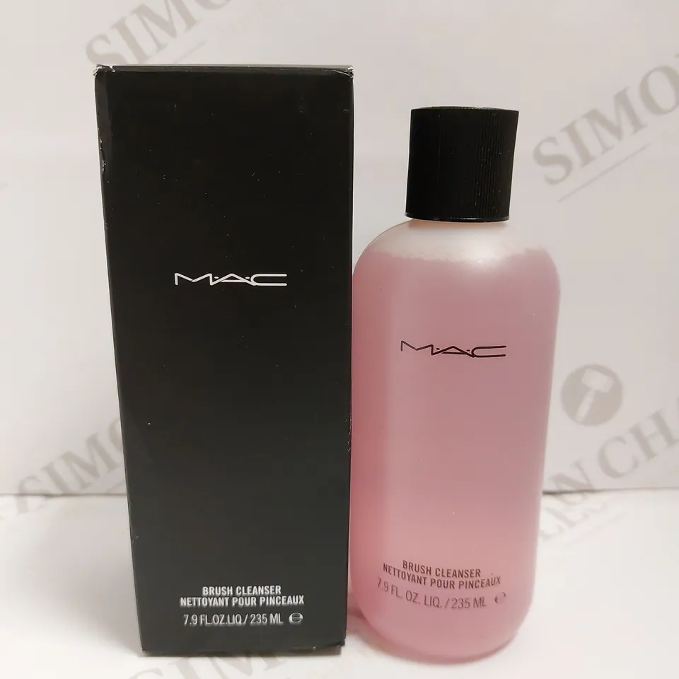 M.A.C BRUSH CLEANSER - 235ML