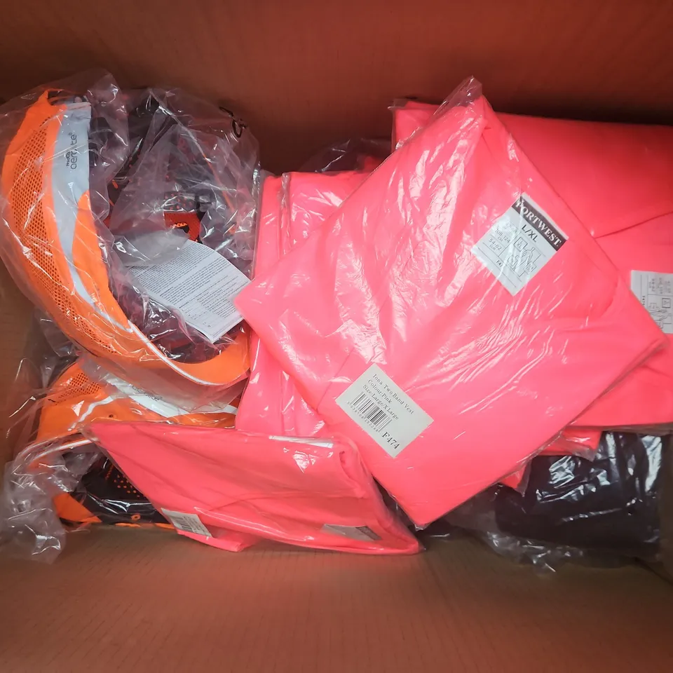 APPROXIMATELY 20 ASSORTED WORKWEAR CLOTHING ITEMS IN VARIOUS SIZES TO INCLUDE PORTWEST TWO BAND VEST, JSP BUMP CAP, CLICK WORKWEAR SOCKS, ETC