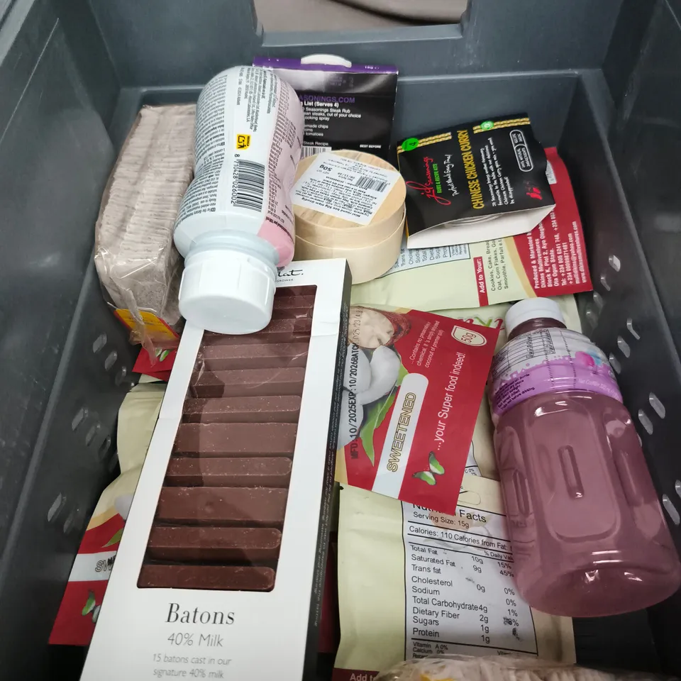 BOX OF APPROXIMATELY 12 ASSORTED FOOD ITEMS INCLUDING FLETCHERS BILTONG , DIKINS COCONUT FLAKES AND LOTTE CHOCO PIE 