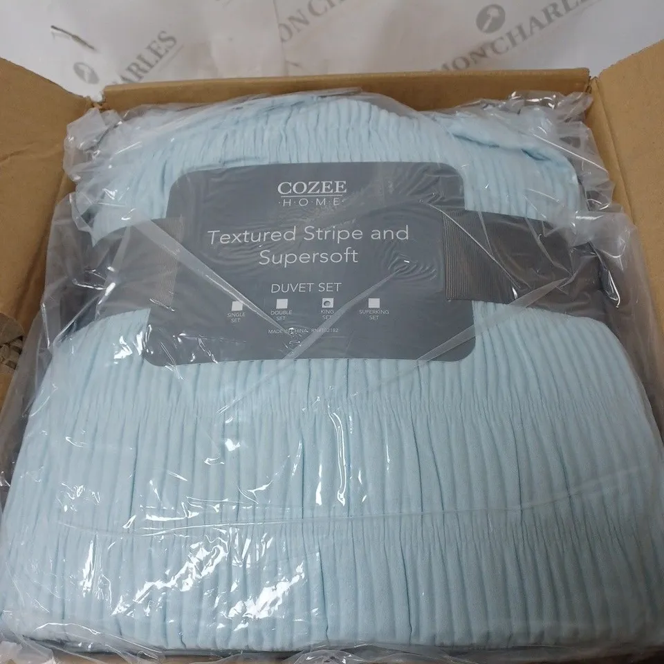 BOXED COZEE HOME STRIPED SOFT 6 PIECE SUPER KING SET BLUE 