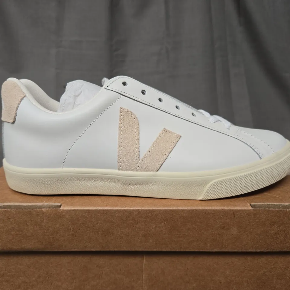 BOXED VEJA ESPLAR LOGO LEATHER EXTRA WHITE TRAINERS - UK 5