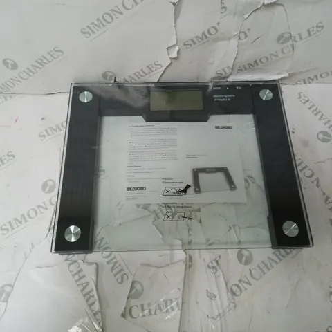 EXTRA WIDE TALKING SCALE GREY
