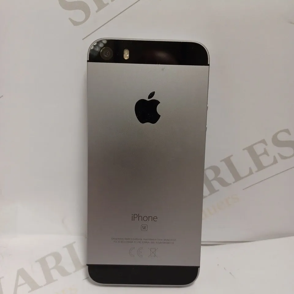 APPLE IPHONE SE (1ST GENERATION) - SILVER 