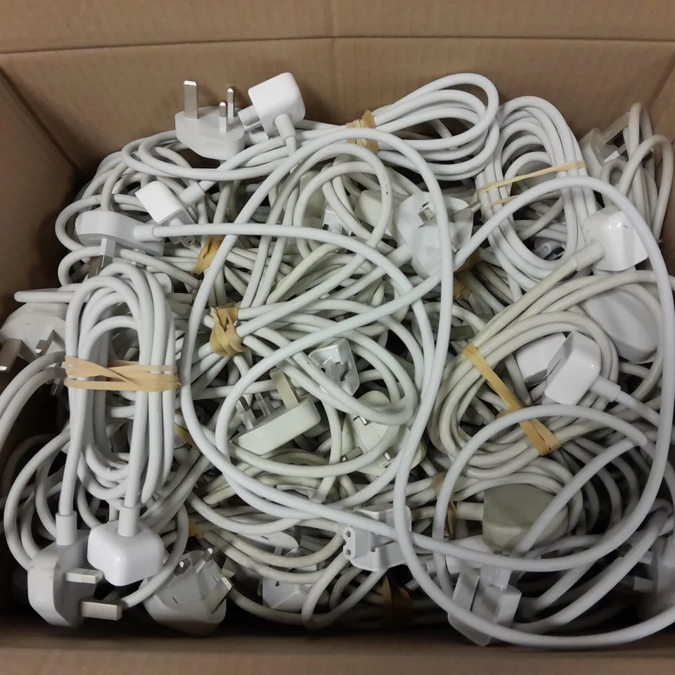 APPROXIMATELY 70 MAGSAFE EXTENSION LEADS