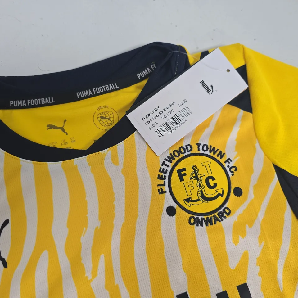 FLEETWOOD TOWN FC KIDS AWAY SHIRT - 9/10 YRS
