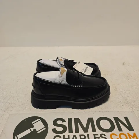 BERSHKA BLACK LEATHER LOAFERS – UK 6.5 (EU 39) – MEN’S/UNISEX