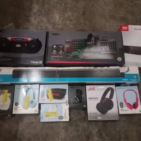 PALLET CONTAINING ASSORTED ELECTRICAL RETURNS INCLUDING POLAROID SOUNDBAR, AERIAL, HEADPHONES, ALARM CLOCK & GAMING KIT