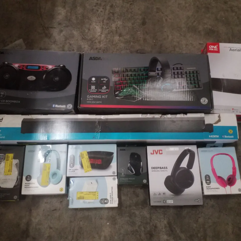 PALLET CONTAINING ASSORTED ELECTRICAL RETURNS INCLUDING POLAROID SOUNDBAR, AERIAL, HEADPHONES, ALARM CLOCK & GAMING KIT