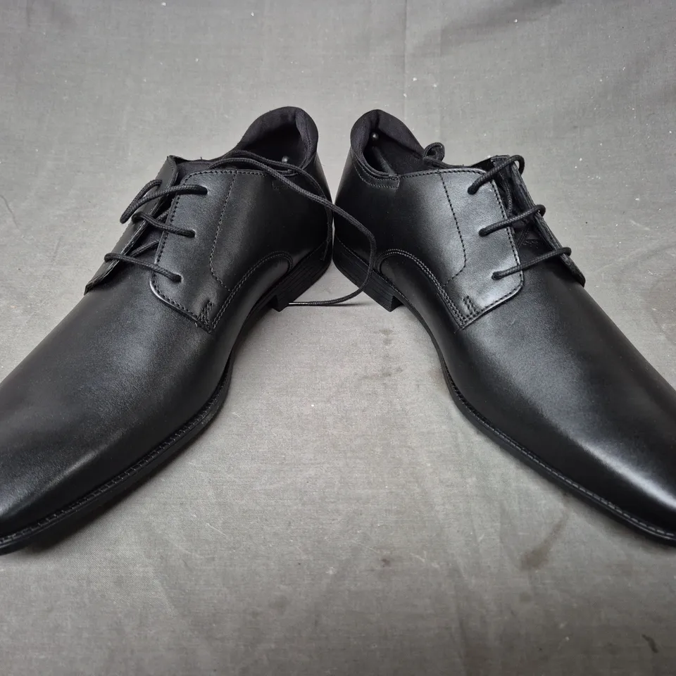 BOXED PAIR OF START RITE SHOES IN BLACK UK SIZE 7.5