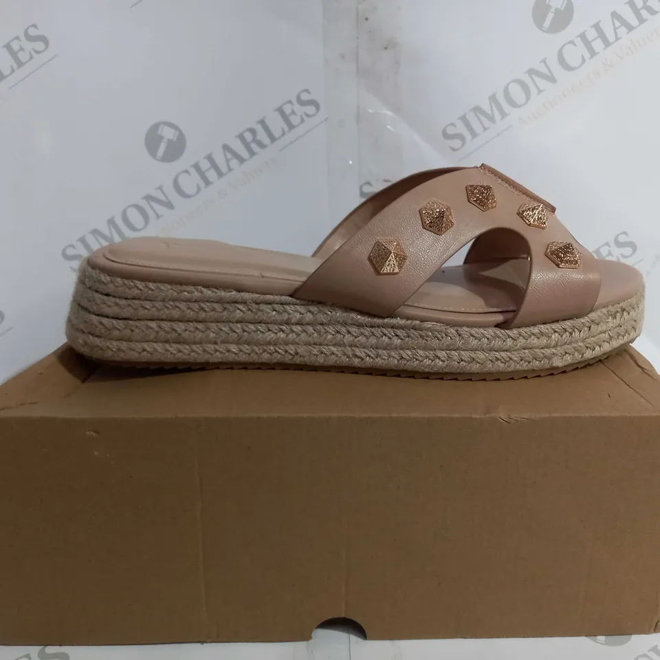 V BY VERY NUDE RAISED SANDALS - SIZE 8 