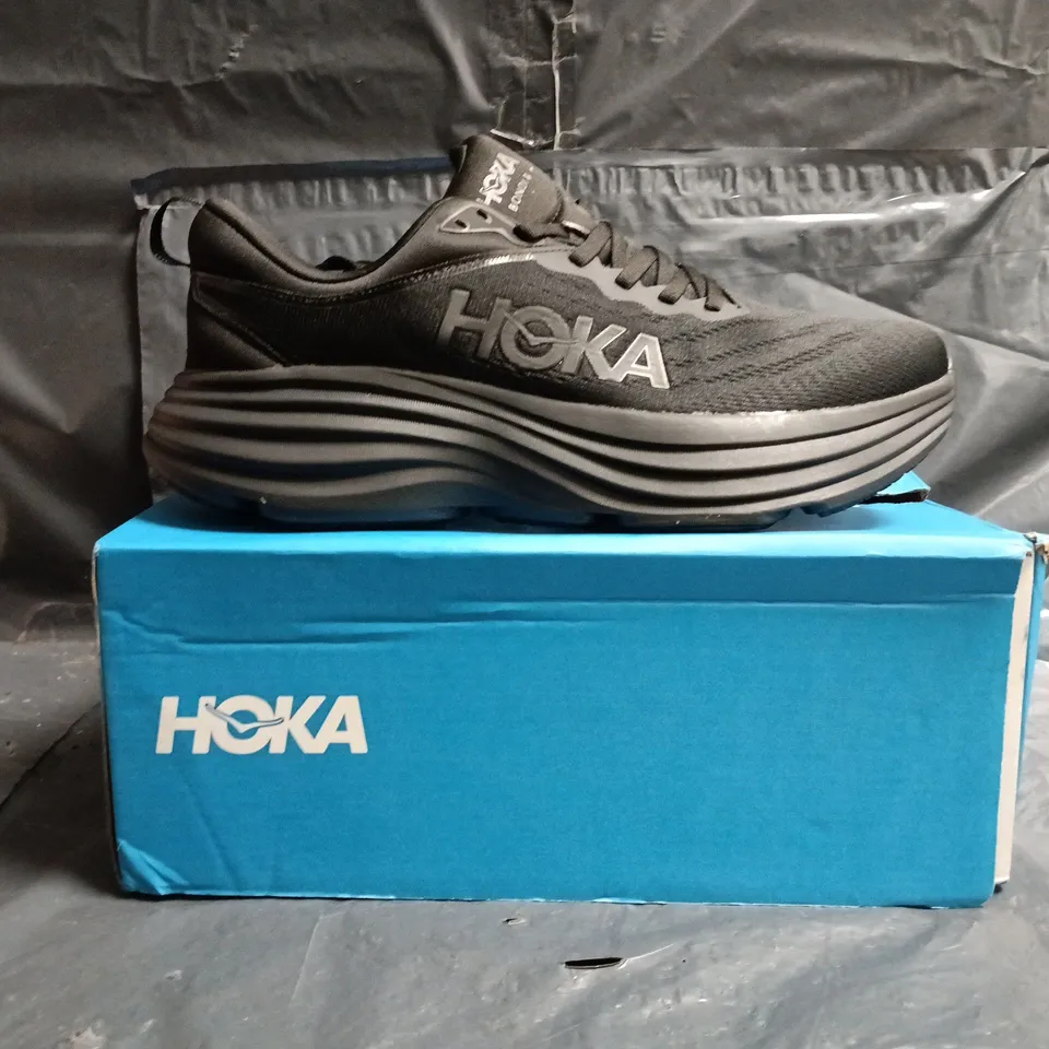 BOXED PAIR OF HOKA M BONDI 8 TRAINERS IN BLACK SIZE UK 9.5