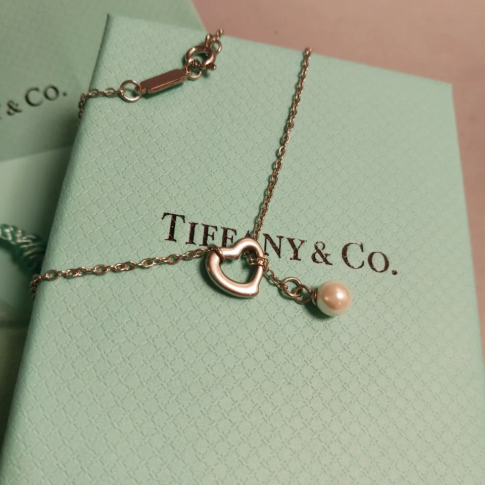 TIFFANY&CO NECKLACE IN SILVER HEART PEARL DESIGN INCLUDES BOX, POUCH, POLISHING CLOTH AND GIFT BAG