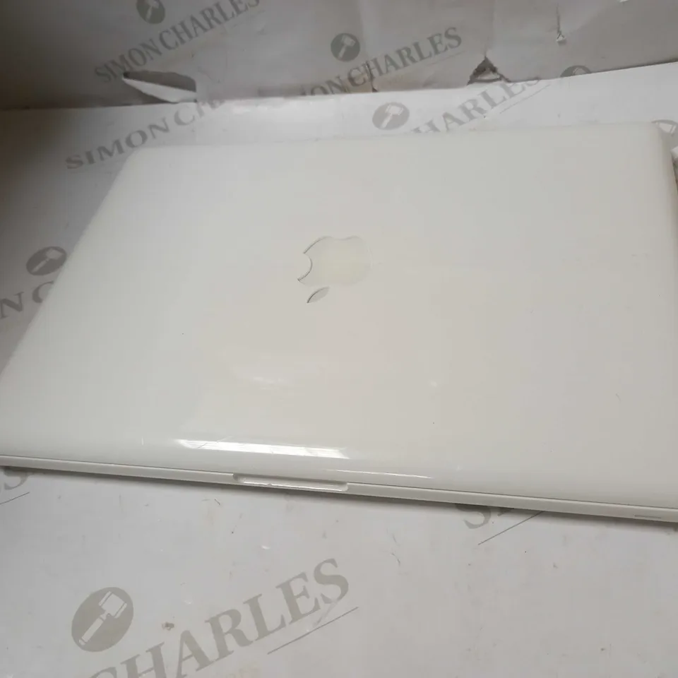 APPLE MACBOOK6,1 WHITE - A1342	