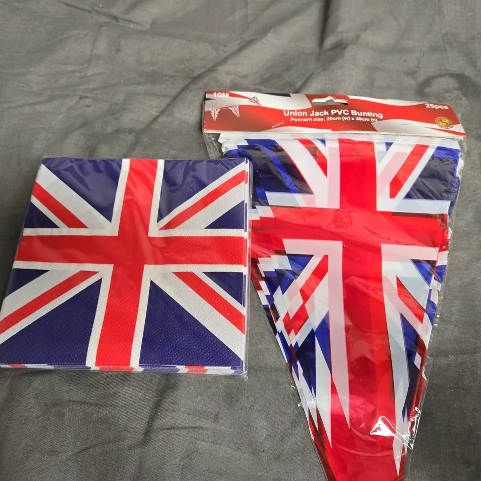 APPROXIMATELY 50 PACKS OF UNION JACK PRINT NAPKINS AND PVC BUNTING