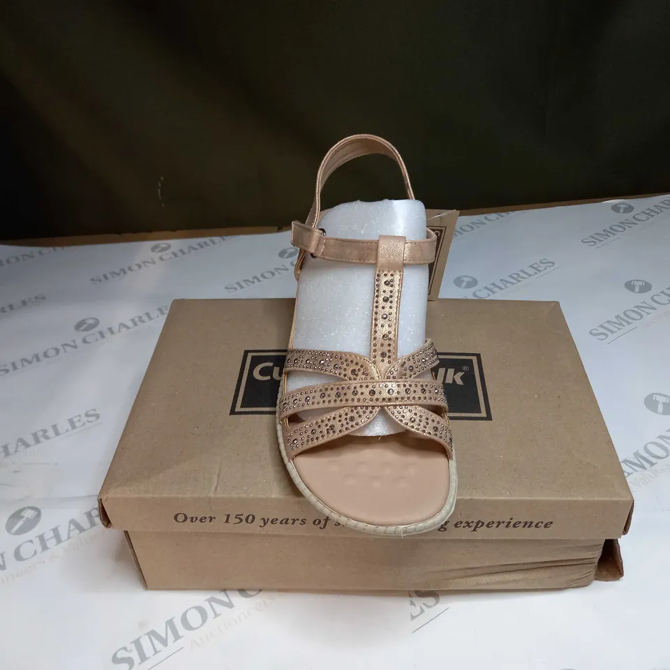 BOXED CUSHION WALK DIAMANTE TRIM SANDALS SIZE 6