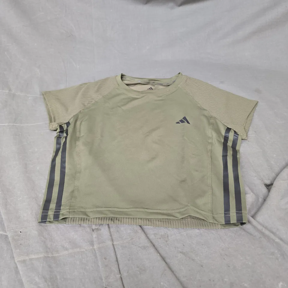 ADIDAS TRAINING HYPER GLAM TSHIRT IN OLIVE GREEN SIZE M