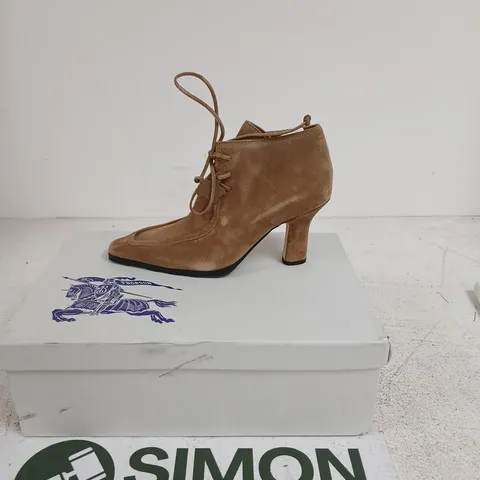 BURBERRY TAN SUEDE LACE-UP ANKLE BOOTS, UK6 (EU39)