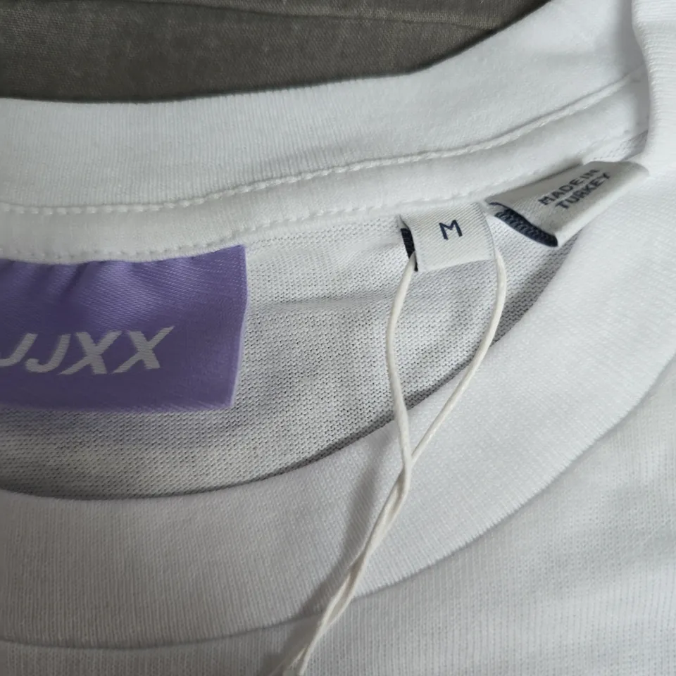 JUXX WHITE COTTON T-SHIRT WITH SPAGHETTI GRAPHIC, SIZE M