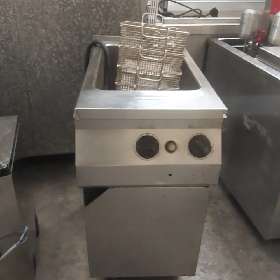COMMERCIAL ELECTRIC FRYER
