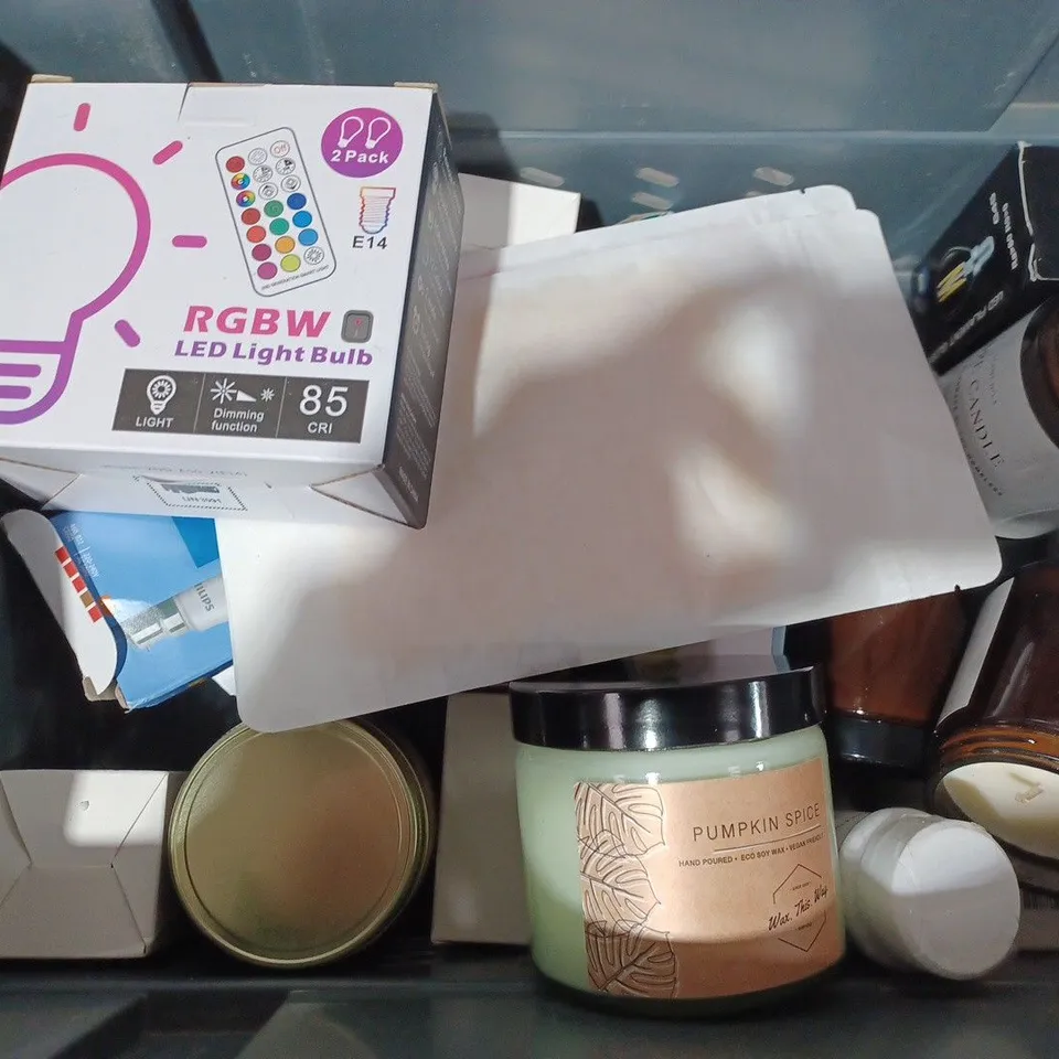 GROUP OF ASSORTED HOUSEHOLD ITEMS TOO INCLUDE CANDLES AND LIGHTING 