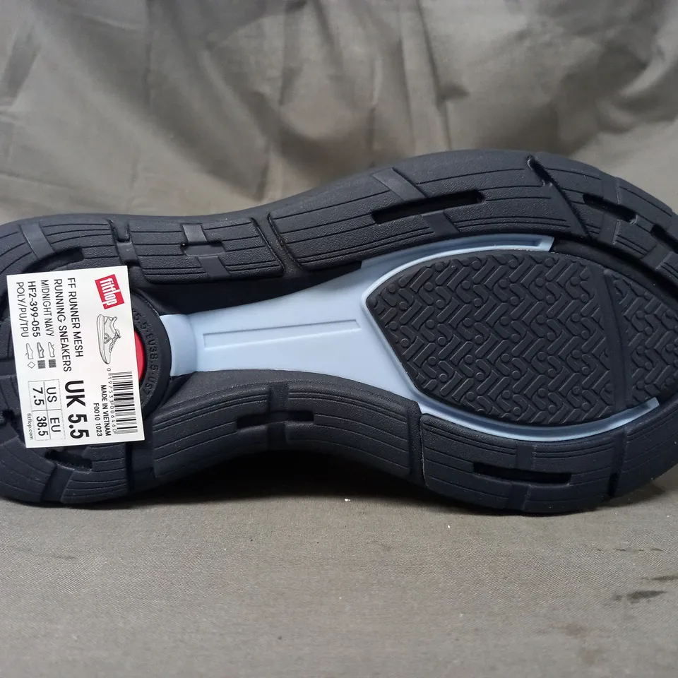 BOXED PAIR OF FITFLOP MESH RUNNING SNEAKERS IN MIDNIGHT NAVY UK SIZE 5.5