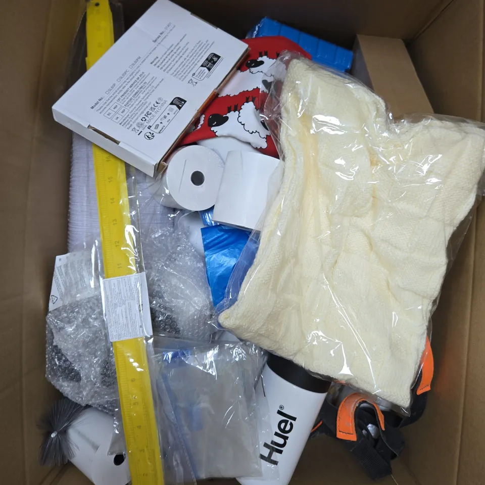 APPROXIMATELY 15 ASSORTED HOUSEHOLD PRODUCTS TO INCLUDE DRINKS BOTTLE, LED LIGHTS, ICE PACKS ETC 