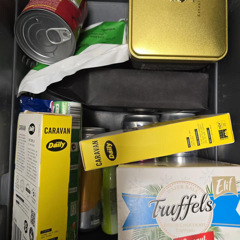 APPROXIMATELY 10 ASSORTED FOOD/DRINK PRODUCTS TO INCLUDE TOMATO SOUP, TWININGS TEA, RED VELVET CAKE MIX ETC 