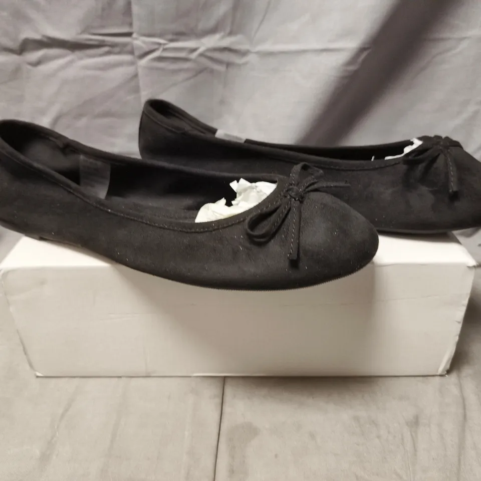 BOXED PAIR OF FEVER SOLE FLAT SLIP-ON SHOES IN BLACK SIZE EU 41