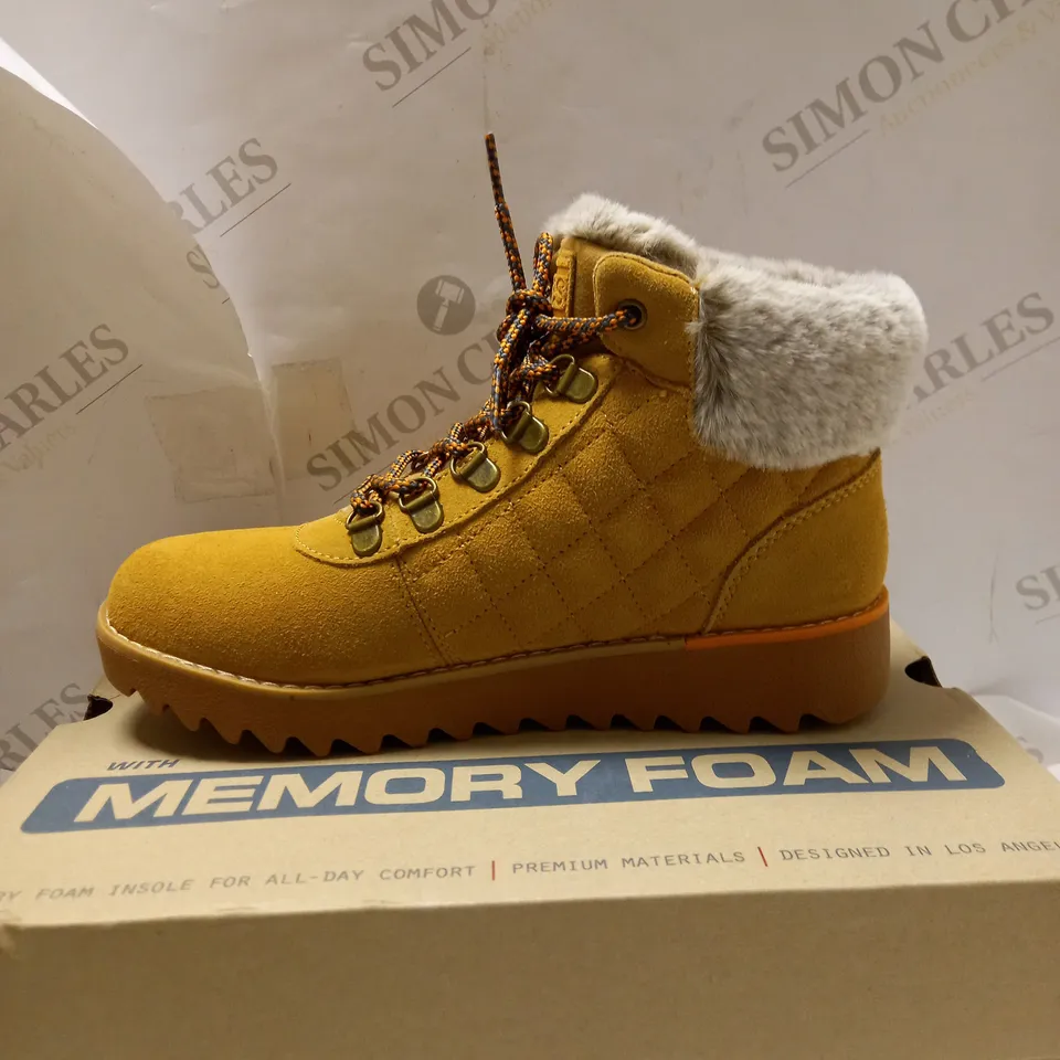SKECHERS SUEDE CHESTNUT HIKING BOOTS - SIZE 4