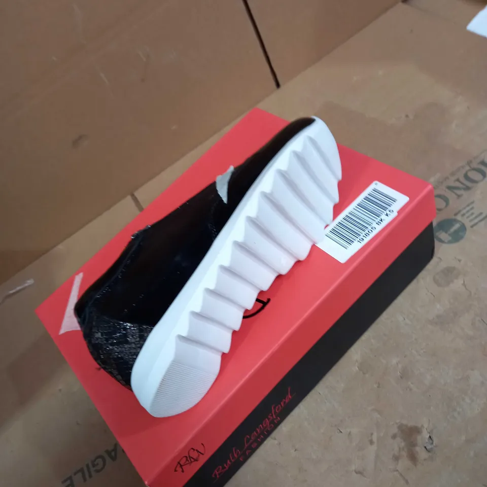 RUTH LANGSTORD WEDGE TRAINER SIZE 5 