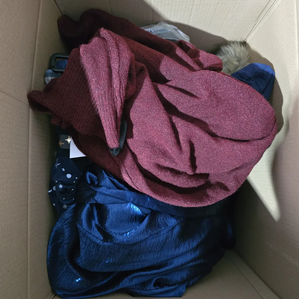 APPROXIMATELY 20 ASSORTED CLOTHING PRODUCTS IN VARIOUS STYLES & SIZES TO INCLUDE JUMPERS, T-SHIRTS, DRESSES ETC