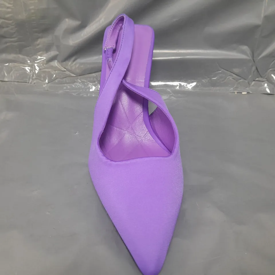 BOXED PAIR OF DESIGNER POINTED TOE HEELED SHOES IN PURPLE EU SIZE 40