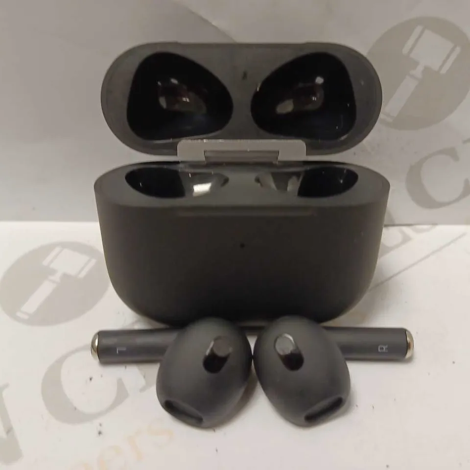 TRUE WIRELESS EARBUDS WITH CHARGING CASE - BLACK