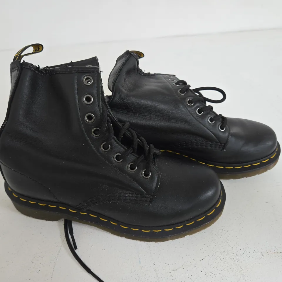 DR MRTIN BOOTS SIZE UK4