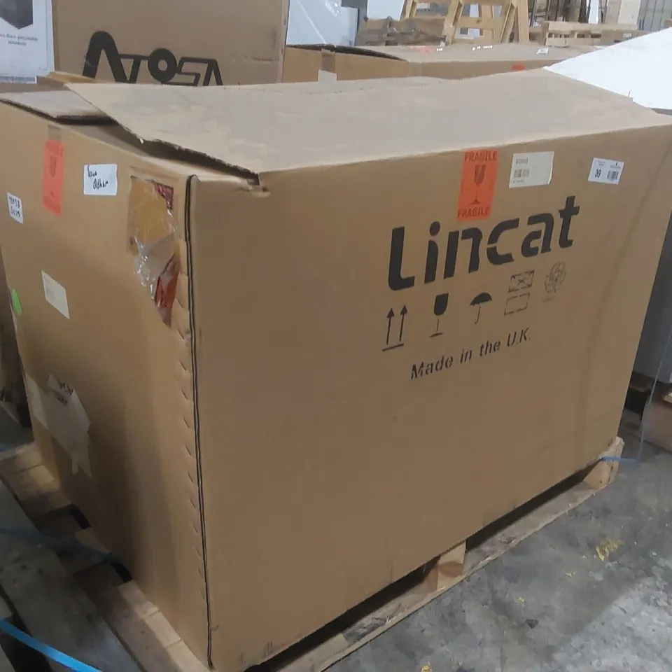 BOXED LINCAT GC96D DISPLAY CABINET