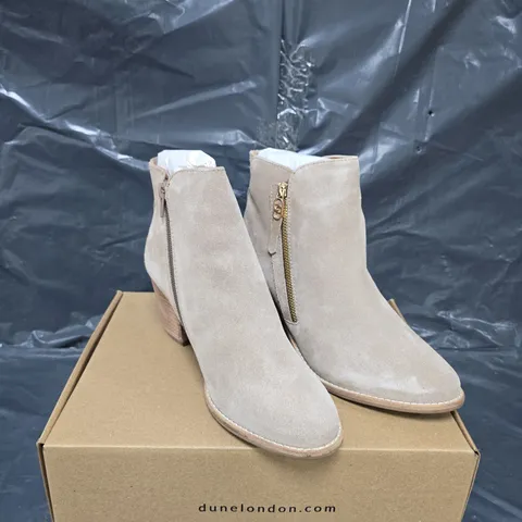 BOXED PAIR OF DUNE PAICEY ANKLE BOOT TAUPE SIZE 6