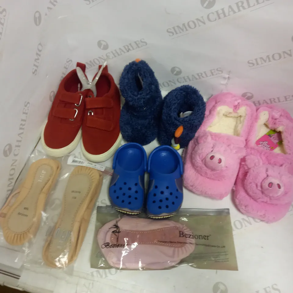 ASSORTED CHILDREN'S FOOTWEAR APPROX. 7 PAIRS 