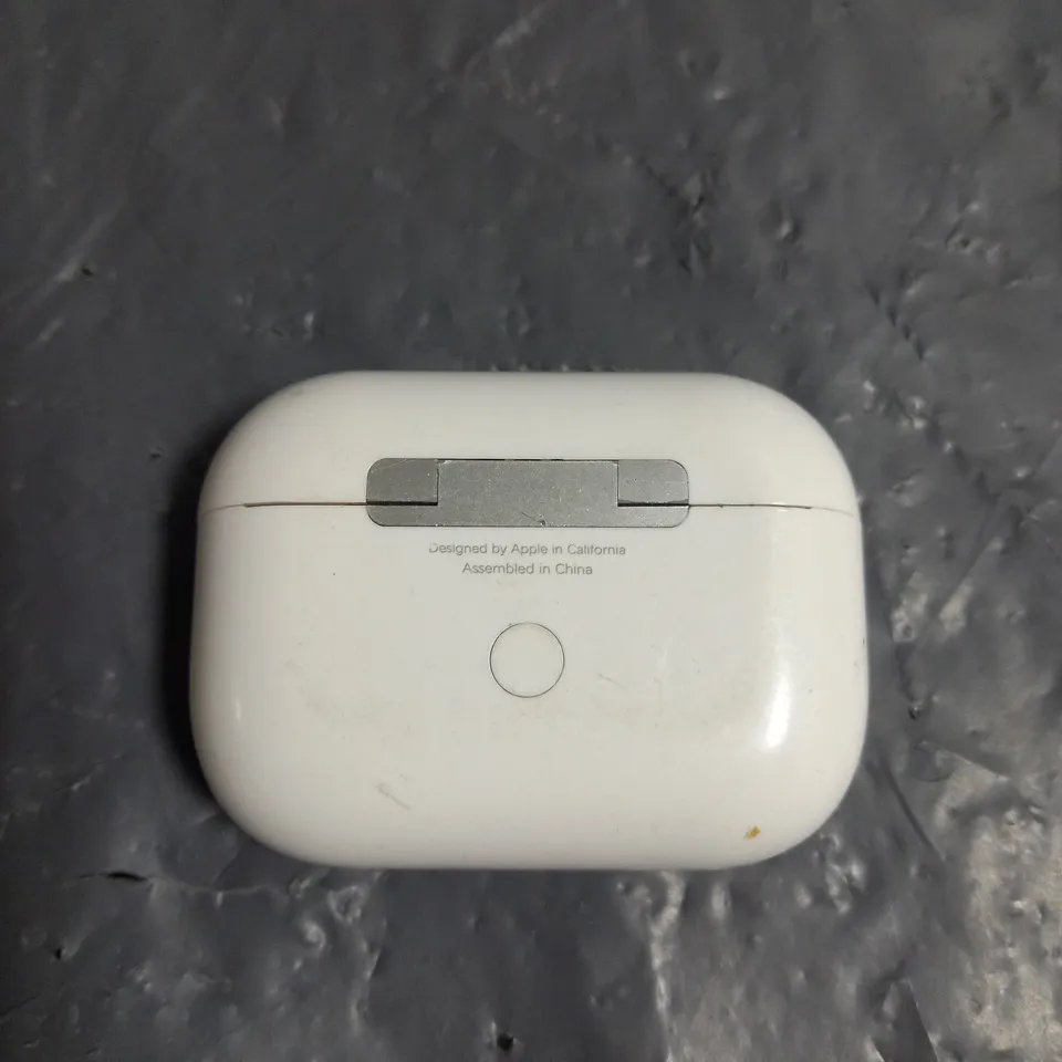 PAIR OF APPLE AIRPODS PRO IN WHITE
