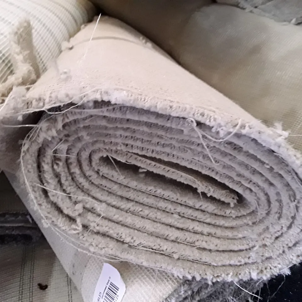 ROLL OF QUALITY NATURAL CARPET