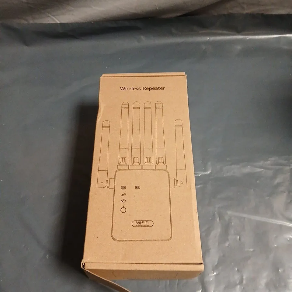 WIRELESS REPEATER WITH  ANTENNAS – BOXED