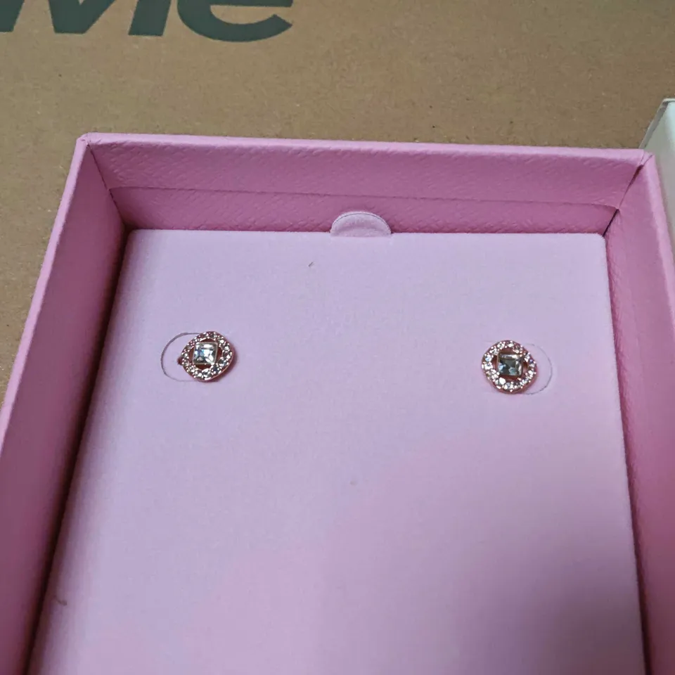 BOXED SWAROVSKI  PE STUD CRY/ROS EARRINGS