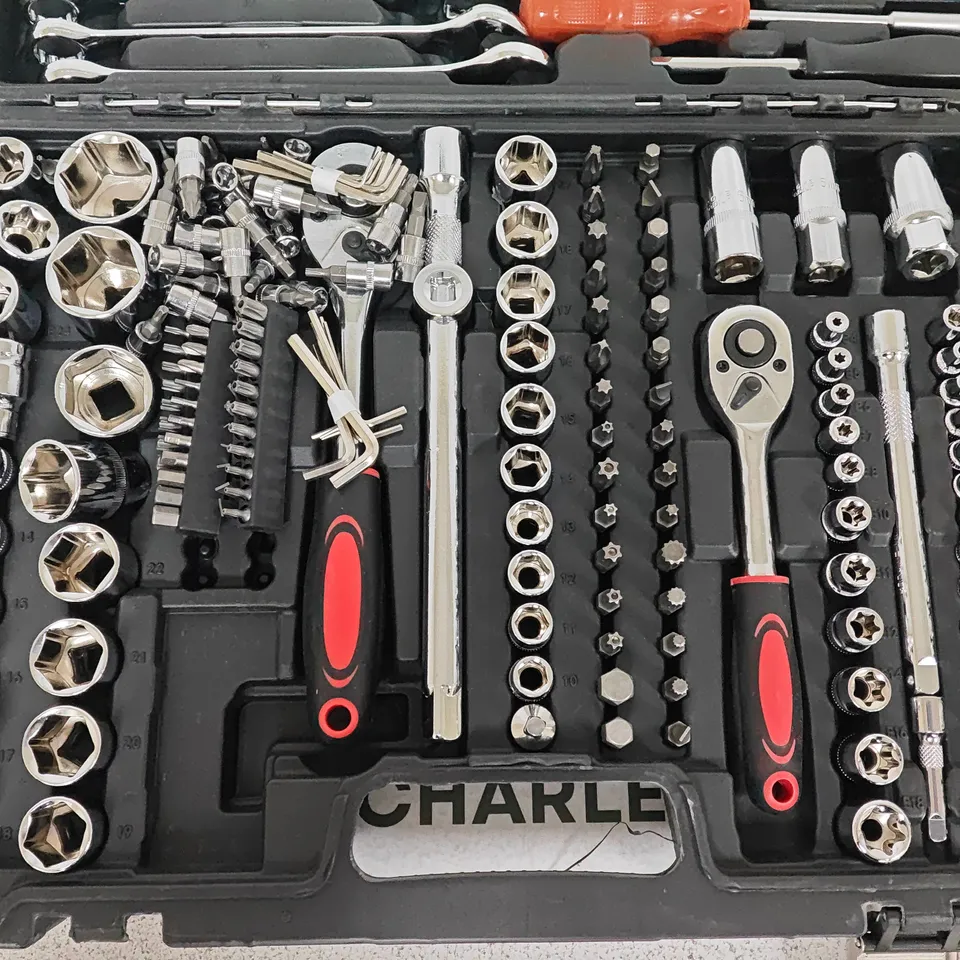 216-PIECE TOOLS SET IN CARRY CASE