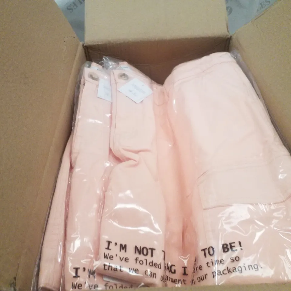 BOX CONTAING APPROXIMATELY 36X BRAND NEW JD WILLIAM'S CARGO SHORTS - COLOUR PEACH - SIZE 22
