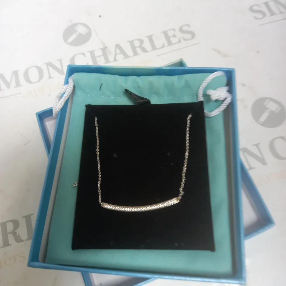 ELEGANT CONFETTI SILVER NECKLACE