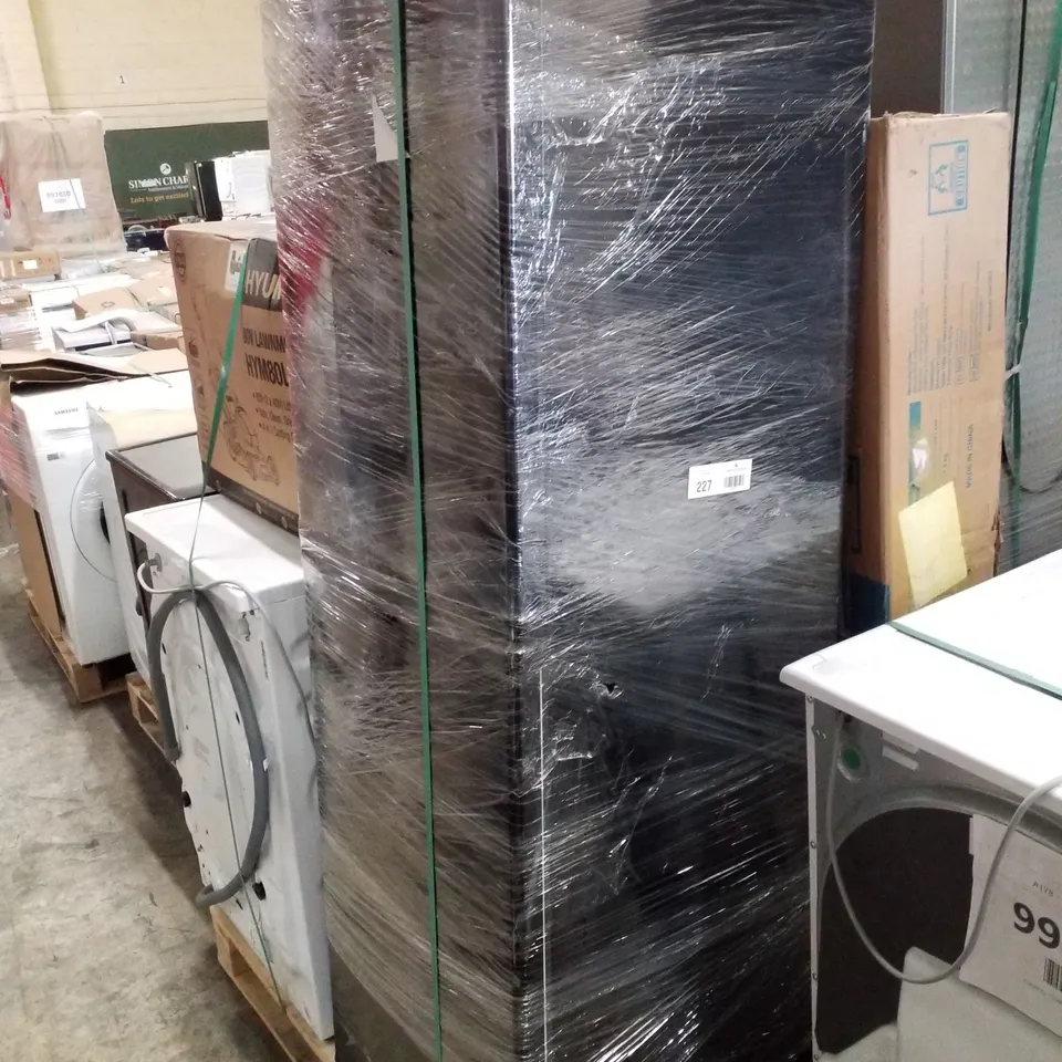 PALLET CONTAINING APPROXIMATELY 5 RAW ELECTRICAL ITEMS TO INCLUDE: