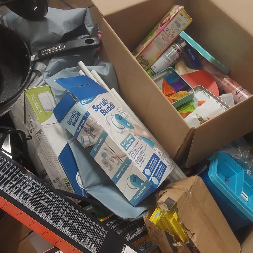 PALLET CONTAINING A VERY LARGE QUANTITY OF ASSORTED CONSUMER PRODUCTS INCLUDING: PORTABLE STOOL, WIPER BLADES, FLAT MOP & BUCKET SET, POTS & PANS ECT